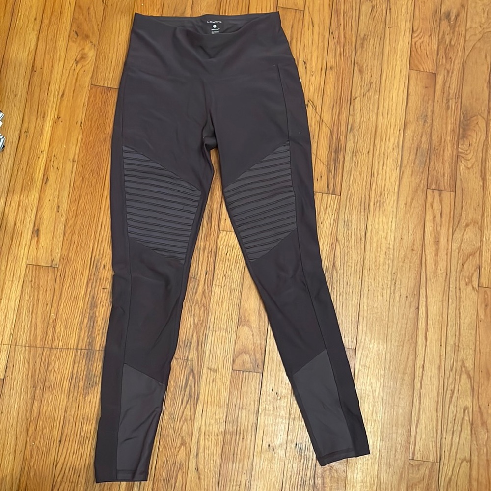 Women’s ribbed deep purple leggings